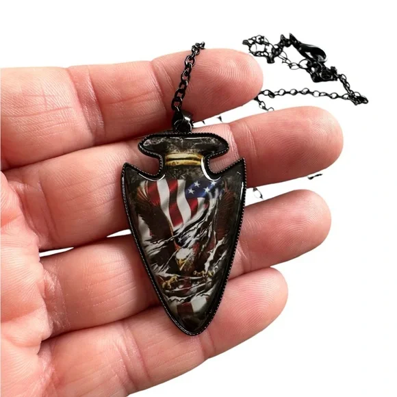 Patriotic USA American Flag and Eagle Arrowhead Design Black Unisex Necklace - Picture 5 of 7